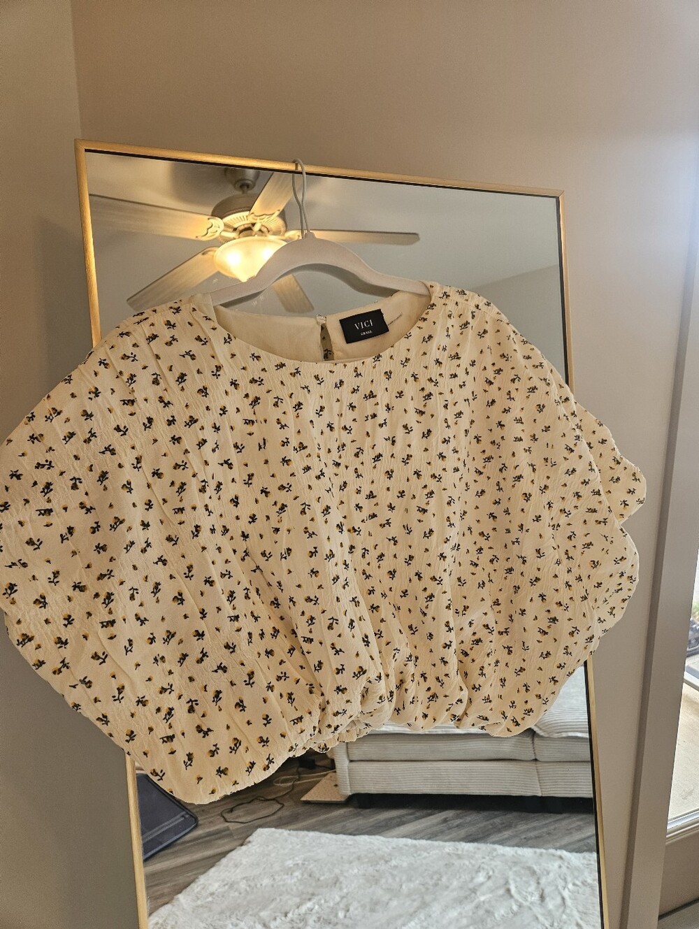 VICI Cream Puff-Sleeve Floral Crop Top